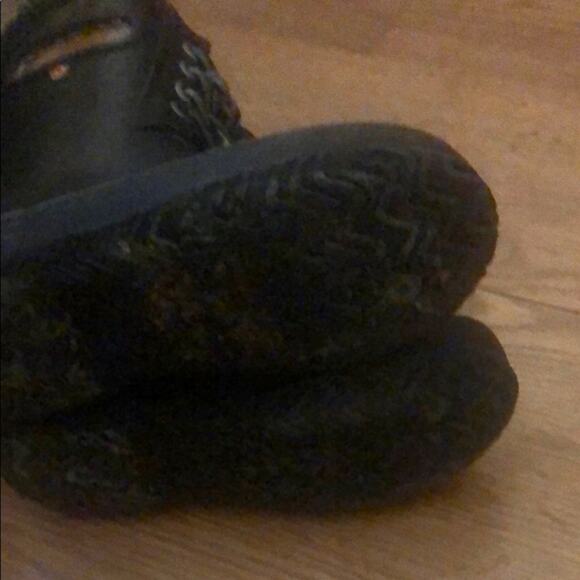 Gently used BOGS boots: Youth size 2 - Picture 3 of 7